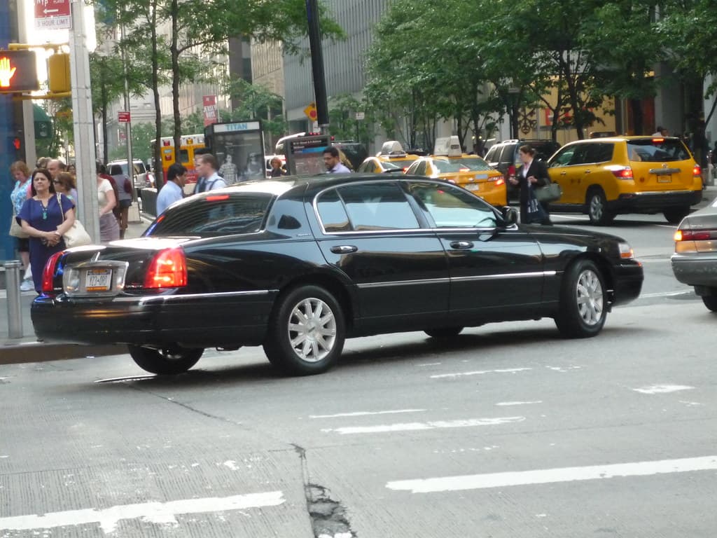Book the Best Limousine Service Miami for VIP Transportation