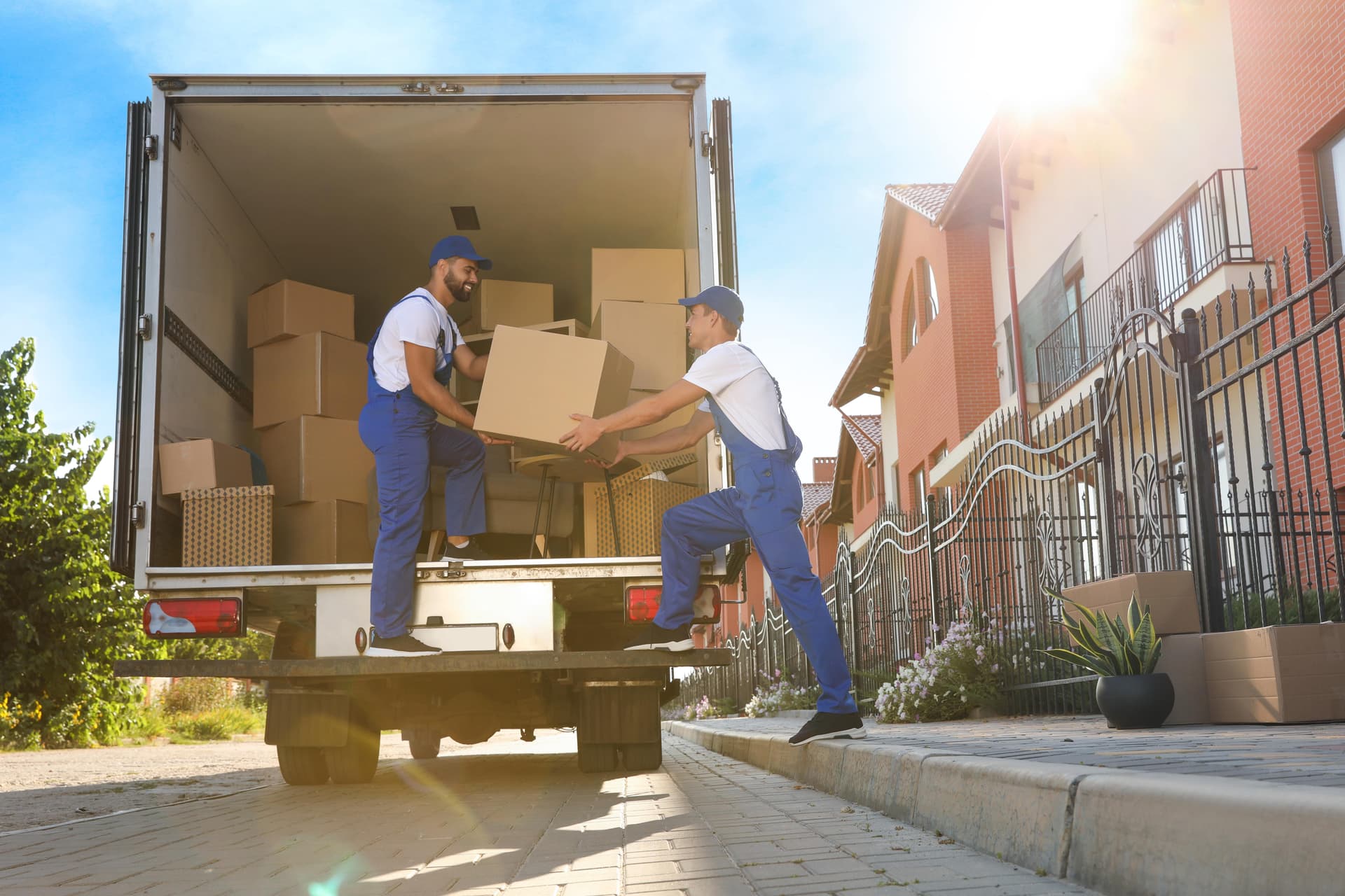 Fast &amp; Professional Pickup and delivery Phoenix Solutions