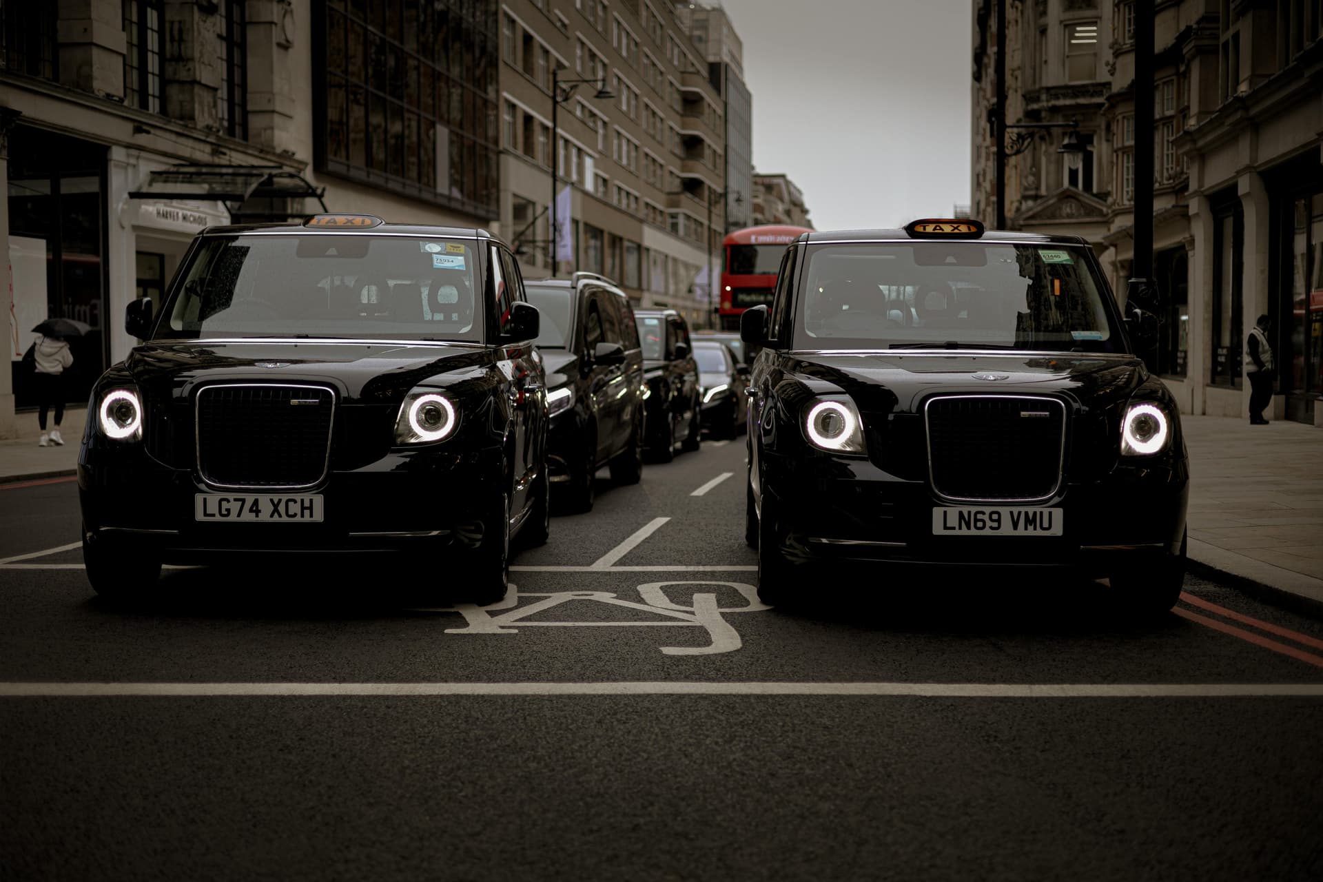 Luxury Cabs in Brooklands – Travel in Comfort &amp; Style