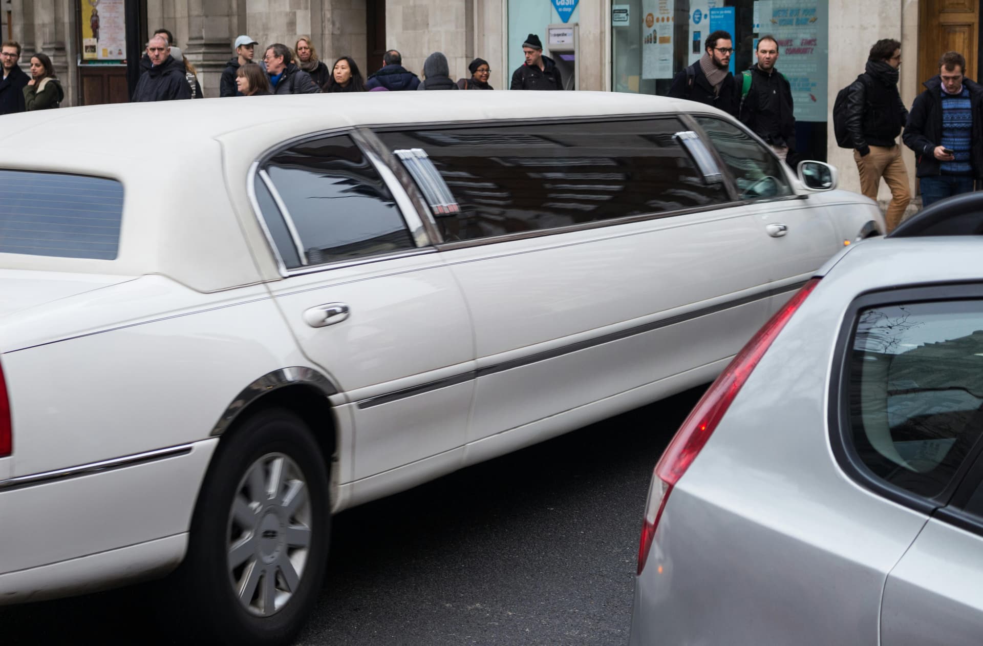 Top Reasons to Choose a Winery tour limousine for Your Next Trip