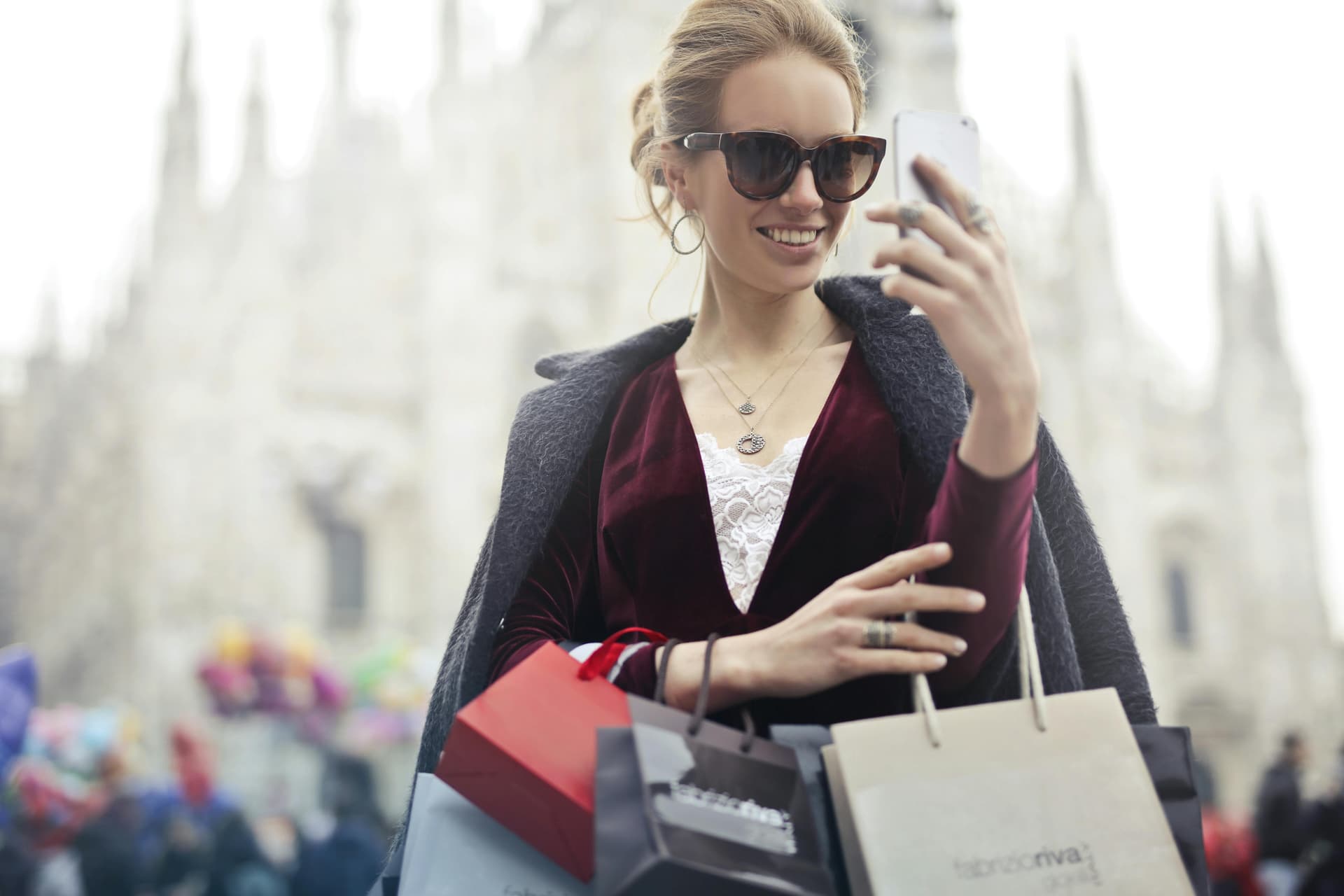 Online Clothes Try On: The Future of Confident and Smarter Shopping