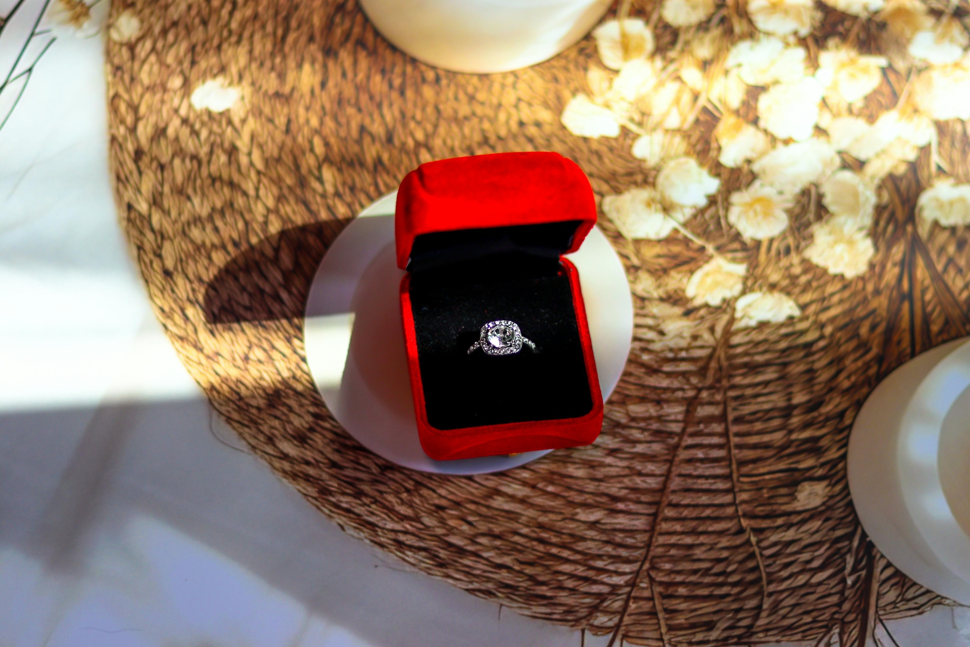 A Complete Guide to Custom Jewelry Box Packaging for Jewelers