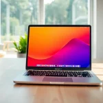 Descubre el MacBook Air M1 precio en un entorno de oficina moderno.