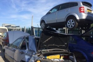 Wat is autosloop en hoe helpt het bij het verkopen van uw auto?